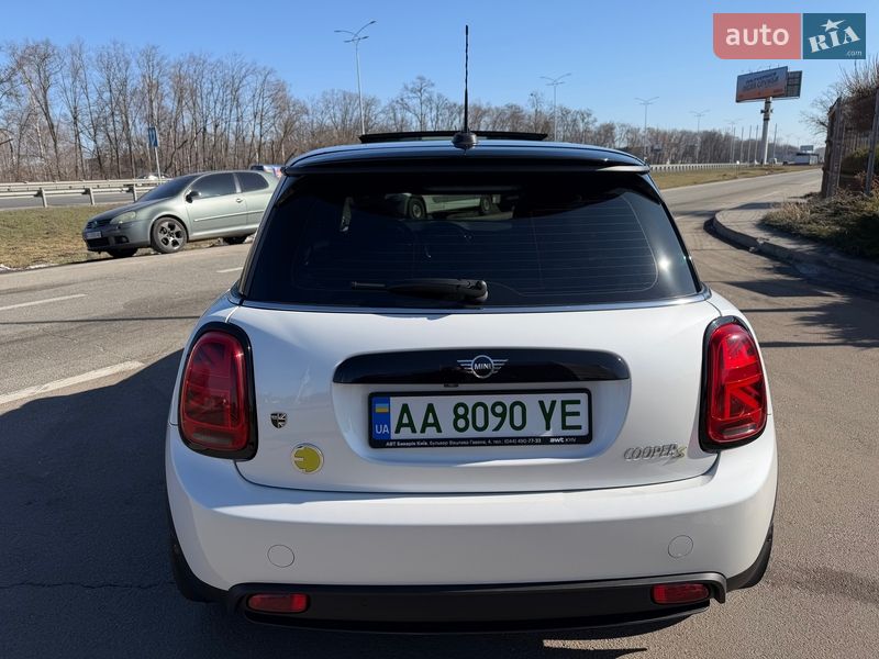 Хэтчбек MINI Cooper 2023 в Киеве