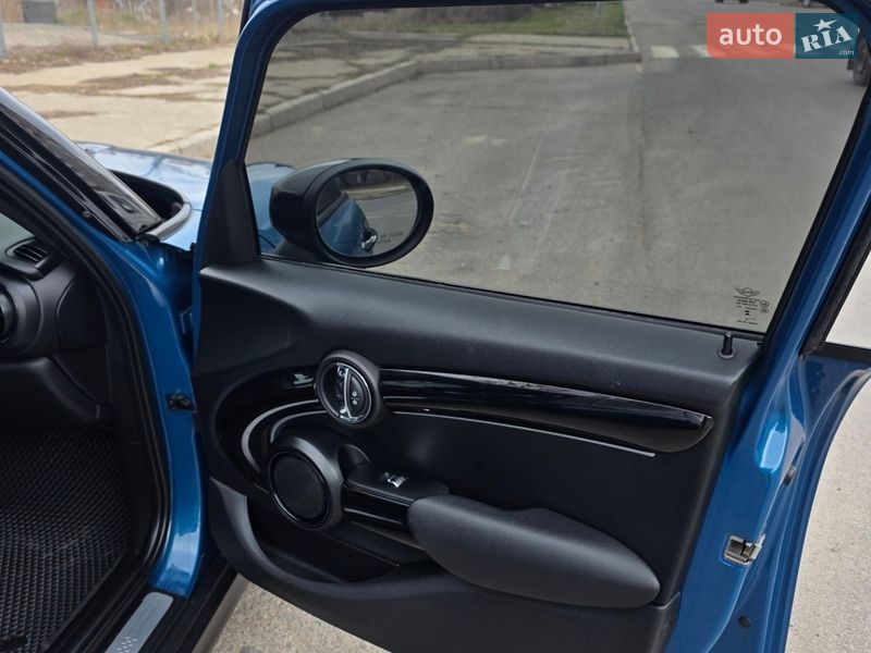Хетчбек MINI Cooper 2023 в Южноукраїнську