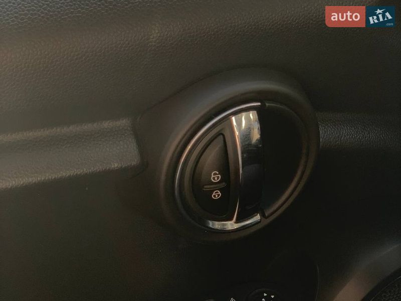 Хетчбек MINI Cooper 2016 в Новій Водолагі