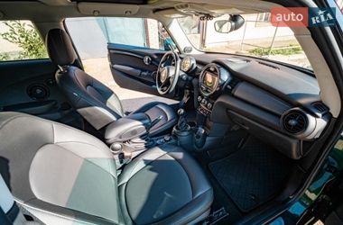 Хэтчбек MINI Cooper 2015 в Черновцах