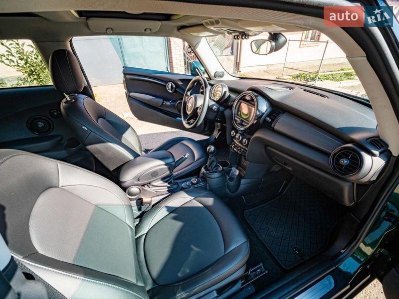 Хэтчбек MINI Cooper 2015 в Черновцах