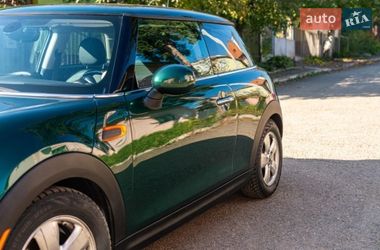 Хэтчбек MINI Cooper 2015 в Черновцах