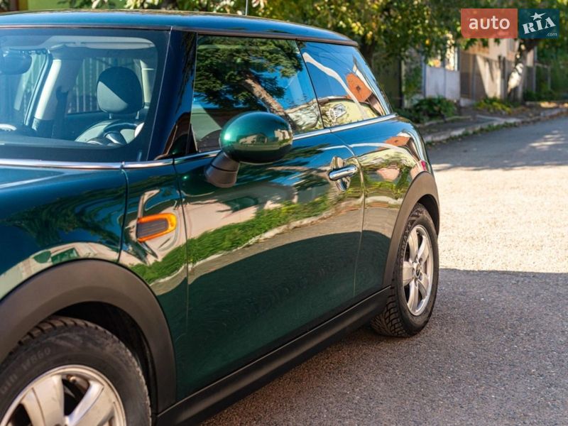 Хэтчбек MINI Cooper 2015 в Черновцах