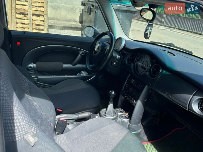 Хэтчбек MINI Cooper 2004 в Киеве