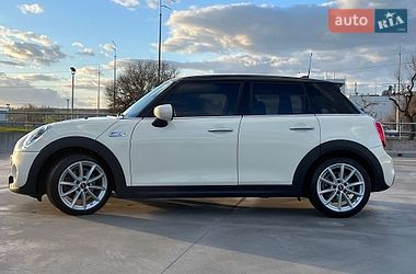 Хэтчбек MINI Cooper 2019 в Киеве