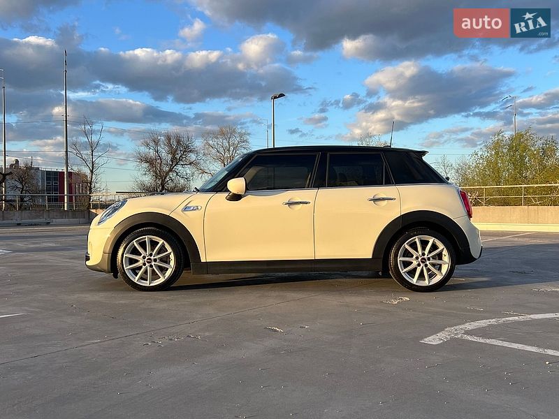 Хэтчбек MINI Cooper 2019 в Киеве