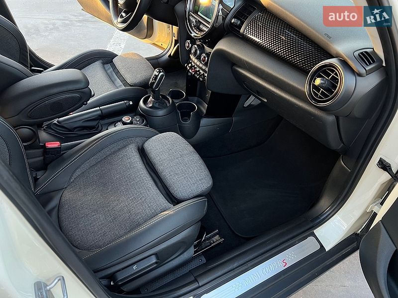 Хэтчбек MINI Cooper 2019 в Киеве