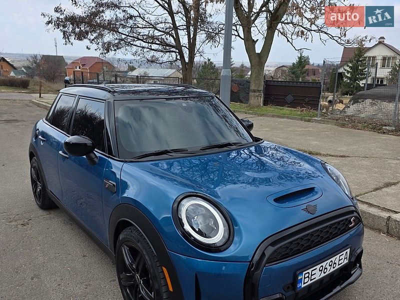 Хетчбек MINI Cooper 2023 в Южноукраїнську