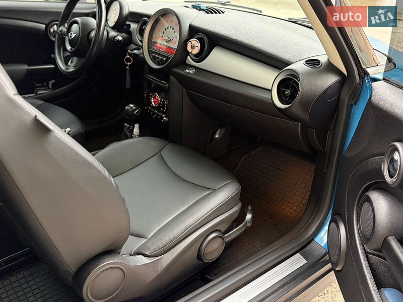Хэтчбек MINI Cooper 2012 в Львове