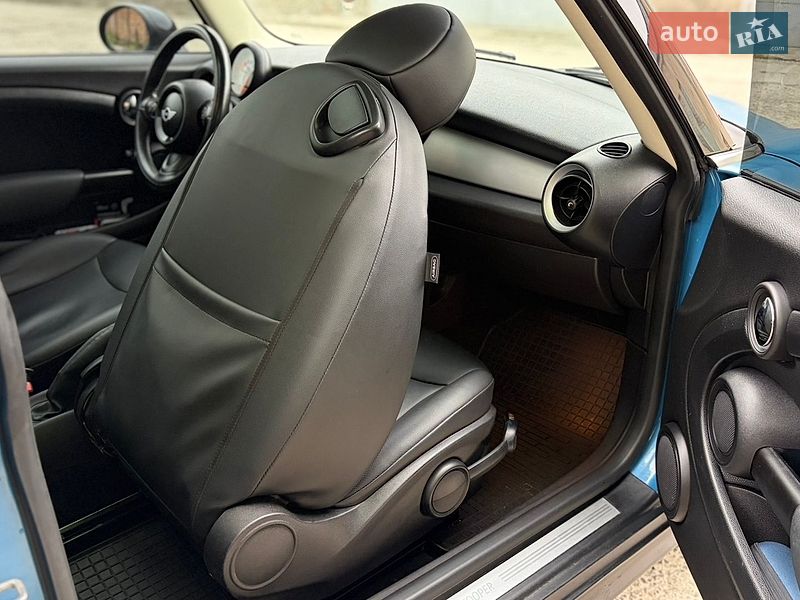 Хэтчбек MINI Cooper 2012 в Львове