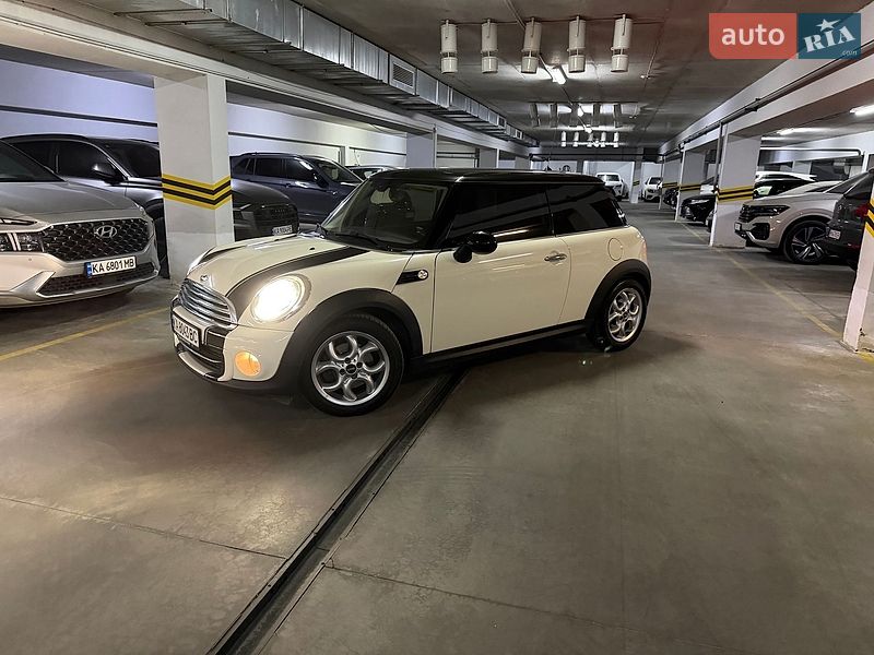 Хэтчбек MINI Cooper 2013 в Киеве