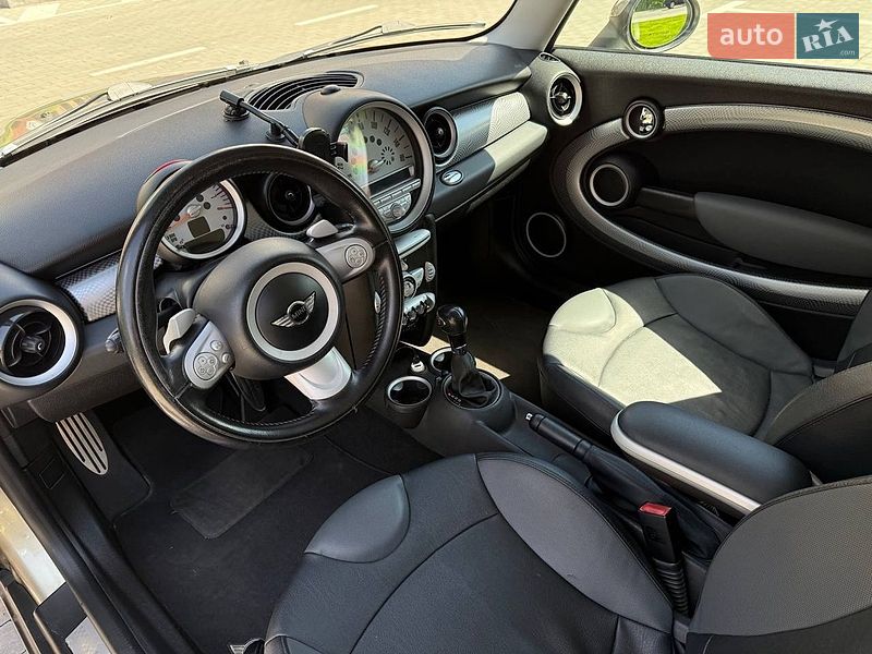 Хэтчбек MINI Cooper 2010 в Ирпене