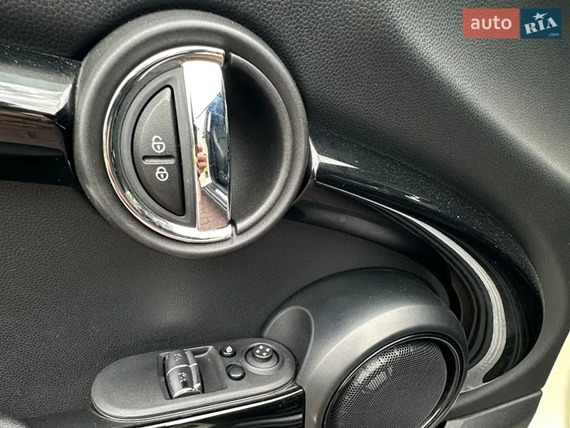 MINI Cooper 2018 VIN WMWXP7C58K2A51652 фото оголошення 41 з 91