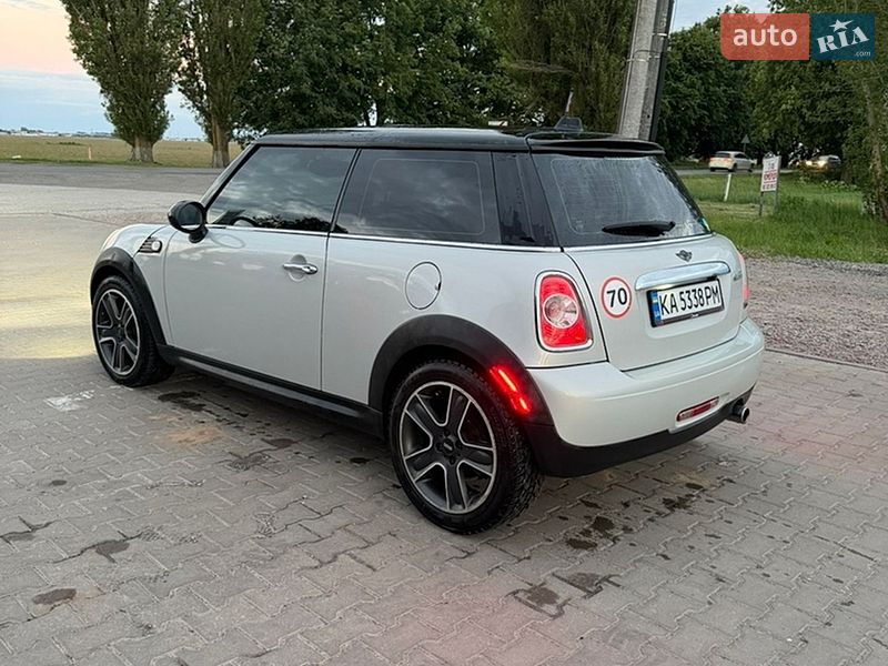 Хэтчбек MINI Cooper 2011 в Киеве