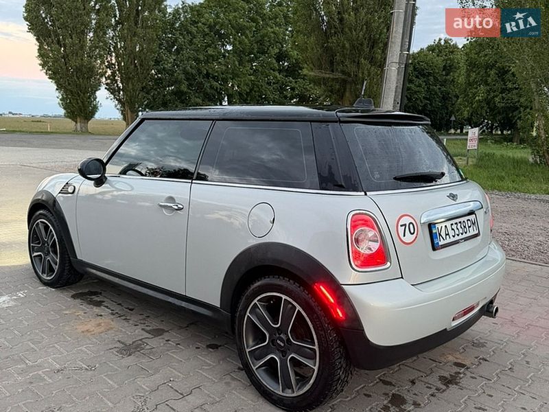 Хэтчбек MINI Cooper 2011 в Киеве