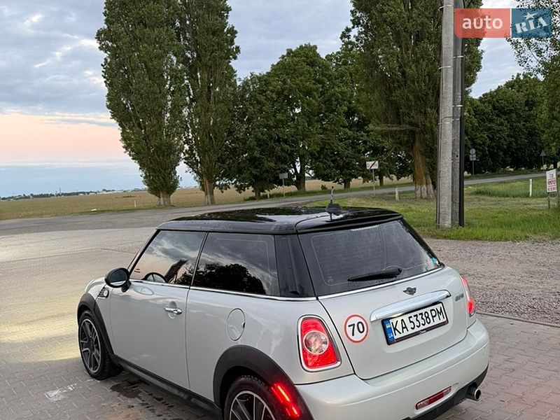 Хэтчбек MINI Cooper 2011 в Киеве
