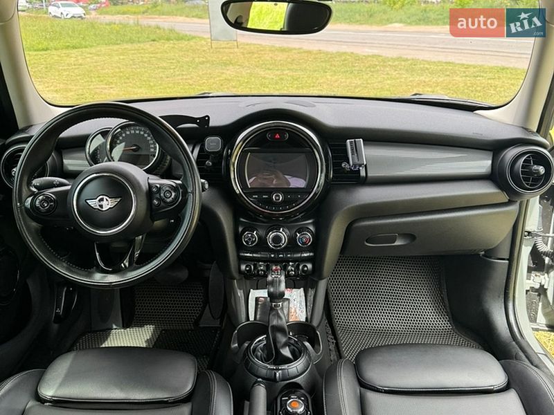 Хэтчбек MINI Cooper 2016 в Броварах