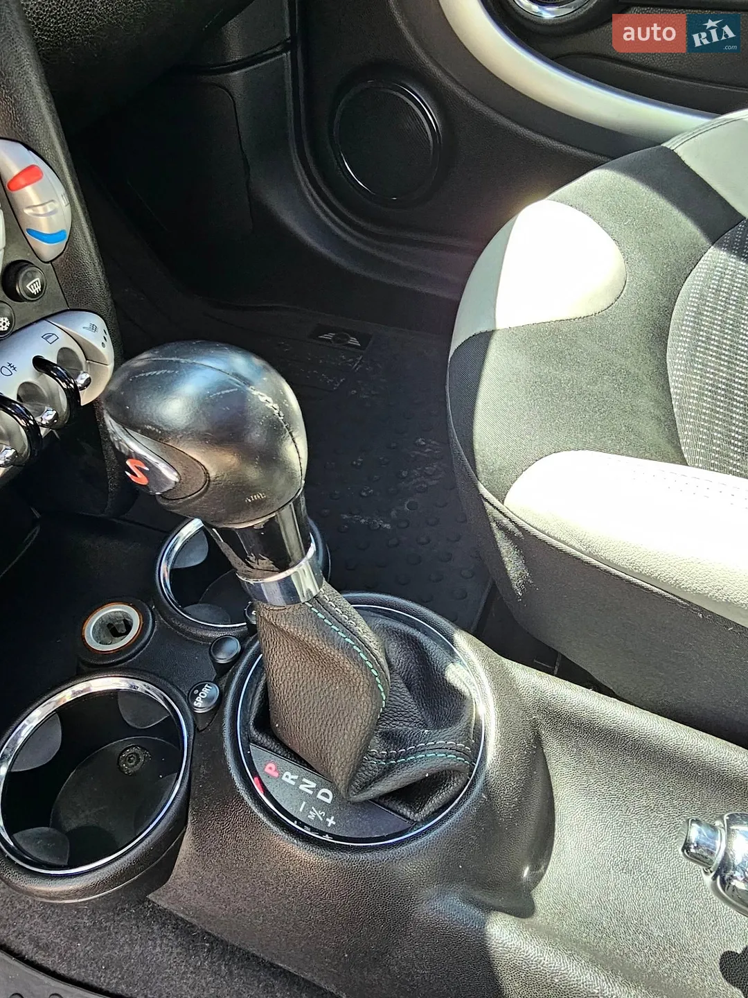 2010 MINI Cooper - мініатюра 24