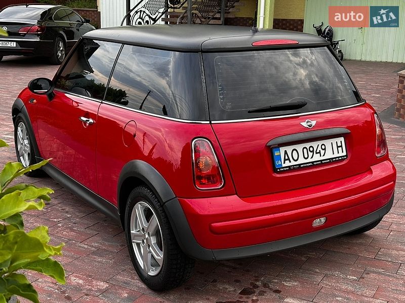 Хетчбек MINI Cooper 2004 в Ужгороді