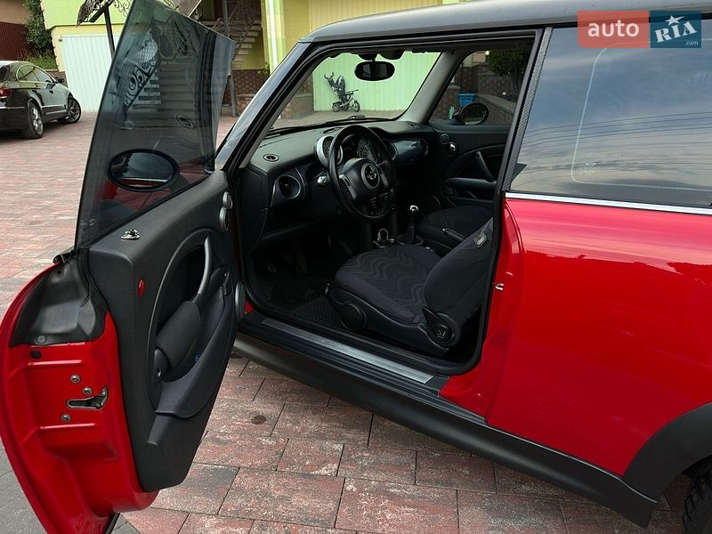 Хетчбек MINI Cooper 2004 в Ужгороді