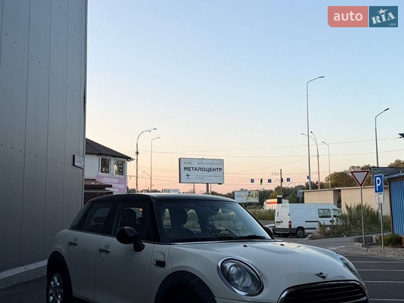 Хэтчбек MINI Cooper 2017 в Киеве