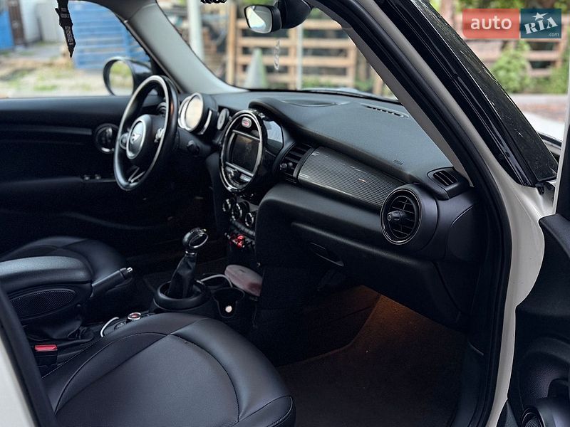 Хэтчбек MINI Cooper 2017 в Киеве