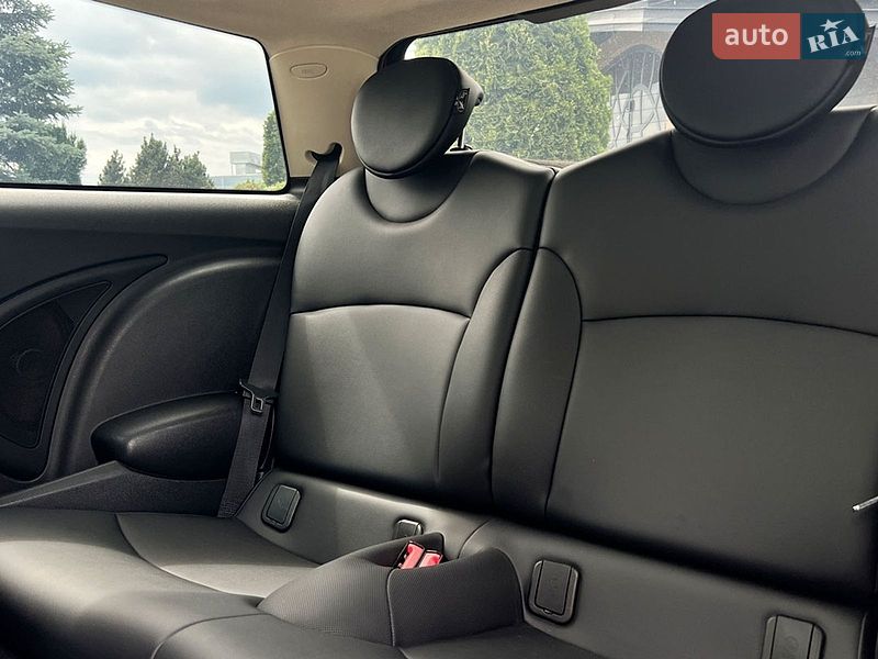 Хэтчбек MINI Cooper 2012 в Львове