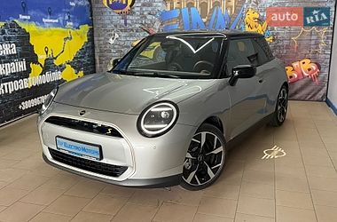 Хэтчбек MINI Cooper 2024 в Львове