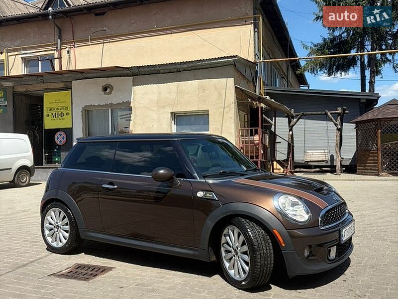 Хэтчбек MINI Cooper 2009 в Ивано-Франковске