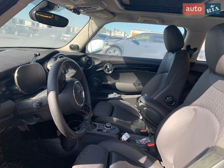Хэтчбек MINI Cooper 2024 в Львове