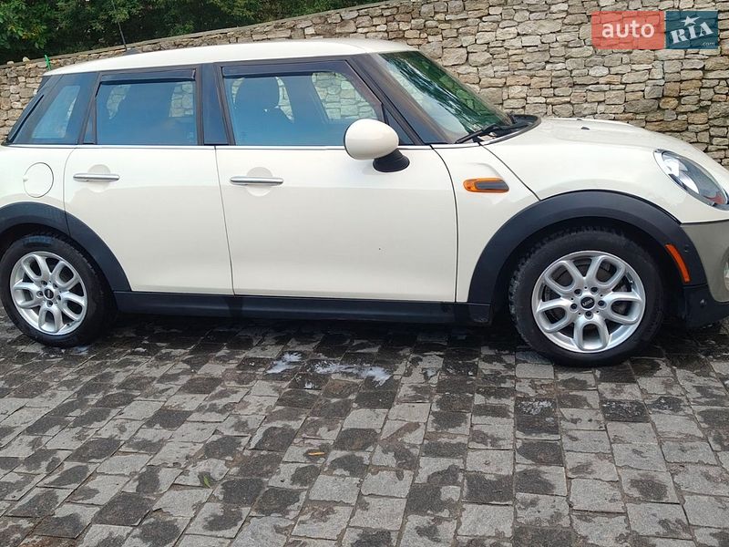 Хэтчбек MINI Cooper 2014 в Остроге