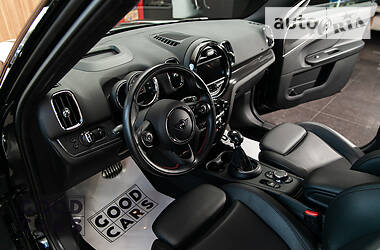 Позашляховик / Кросовер MINI Countryman 2018 в 