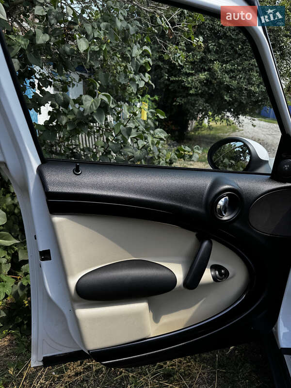Позашляховик / Кросовер MINI Countryman 2011 в Глобиному