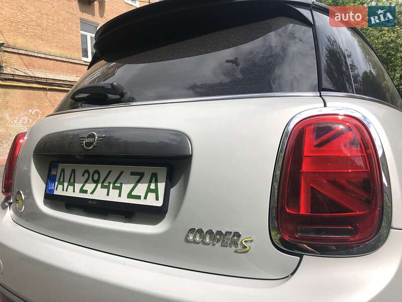 Хэтчбек MINI Hatch 2020 в Киеве