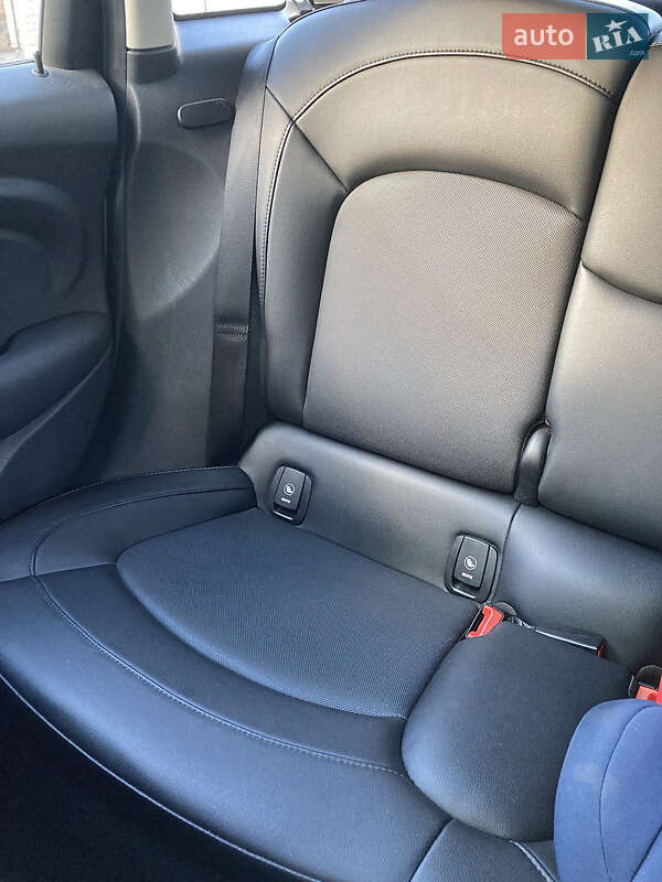 Хэтчбек MINI Hatch 2015 в Киеве