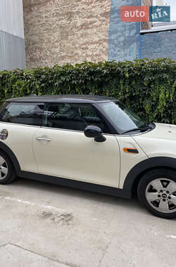 Хэтчбек MINI Hatch 2017 в Ужгороде