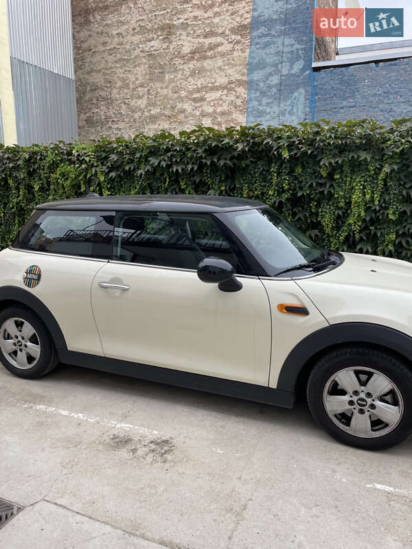 Хетчбек MINI Hatch 2017 в Ужгороді