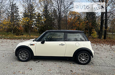 Хэтчбек MINI Hatch 2004 в Кельменцах