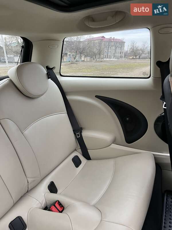 Хетчбек MINI Hatch 2011 в Білгороді-Дністровському