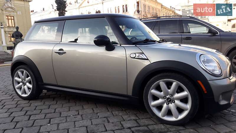 Седан MINI Hatch 2008 в Чернівцях