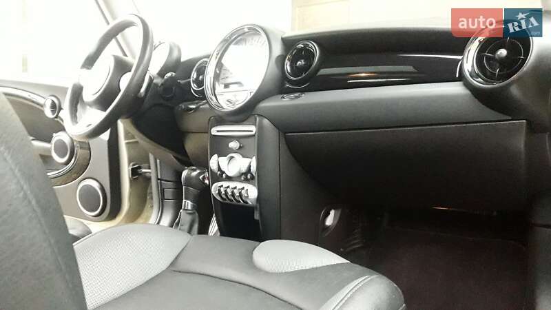 Седан MINI Hatch 2008 в Чернівцях
