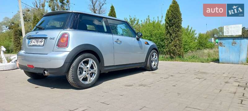 Хэтчбек MINI Hatch 2007 в Дубно