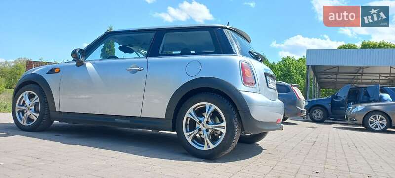 Хэтчбек MINI Hatch 2007 в Дубно
