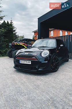 Хэтчбек MINI Hatch 2017 в Киеве Хэтчбек MINI Hatch 2017 в Киеве