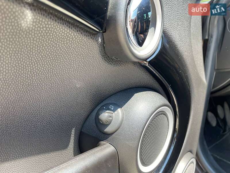 Седан MINI Hatch 2011 в Кам'янському
