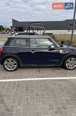 Седан MINI Hatch 2017 в Львове