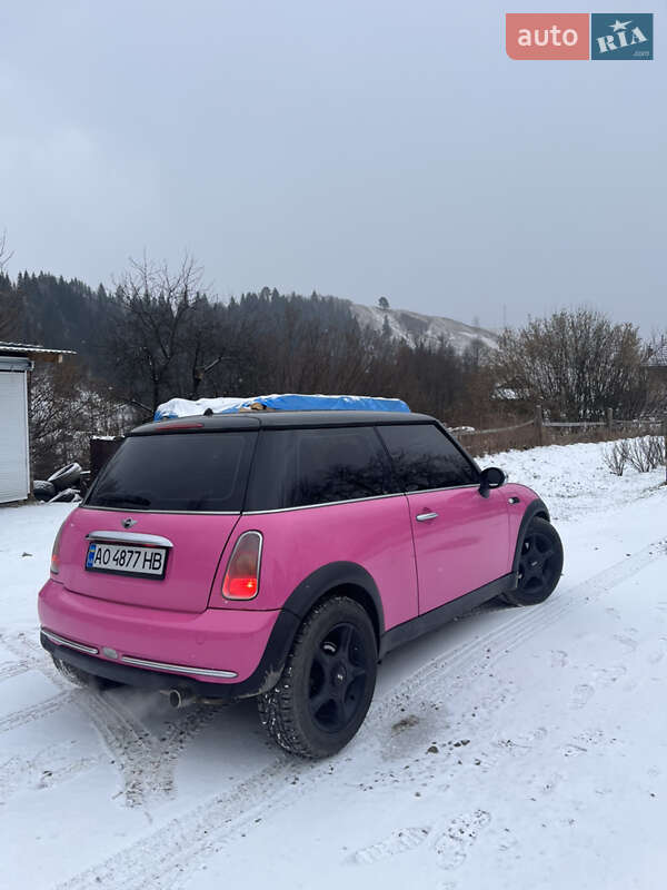 Хэтчбек MINI Hatch 2003 в Черной Тисе
