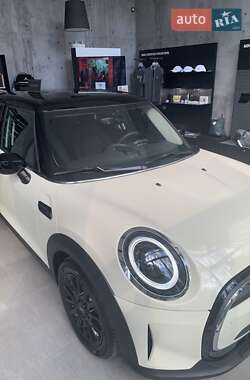 Хэтчбек MINI Hatch 2022 в Киеве