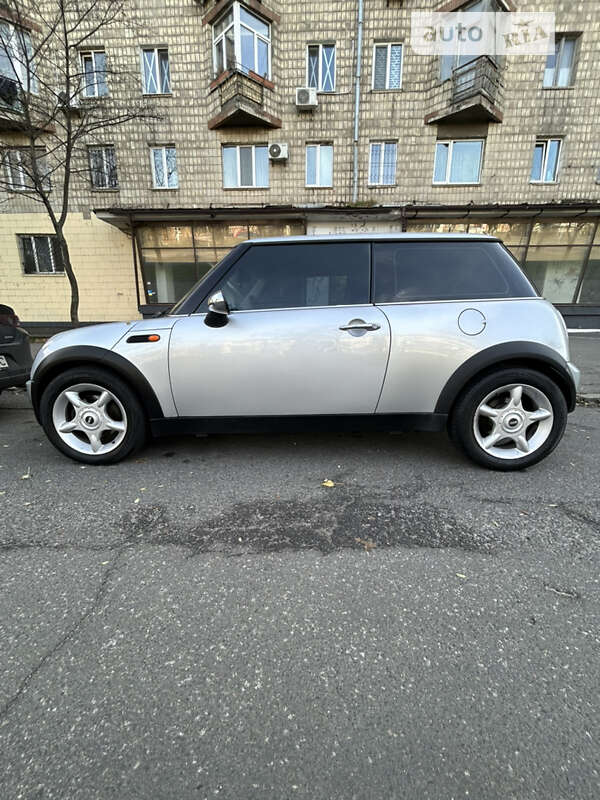 Хэтчбек MINI Hatch 2004 в Киеве