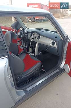 Хэтчбек MINI Hatch 2003 в Косове